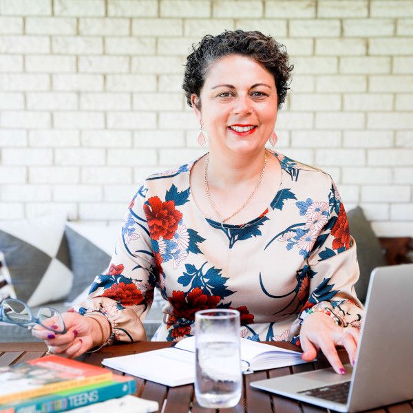 Patricia Falcetta reviews The Social Nest